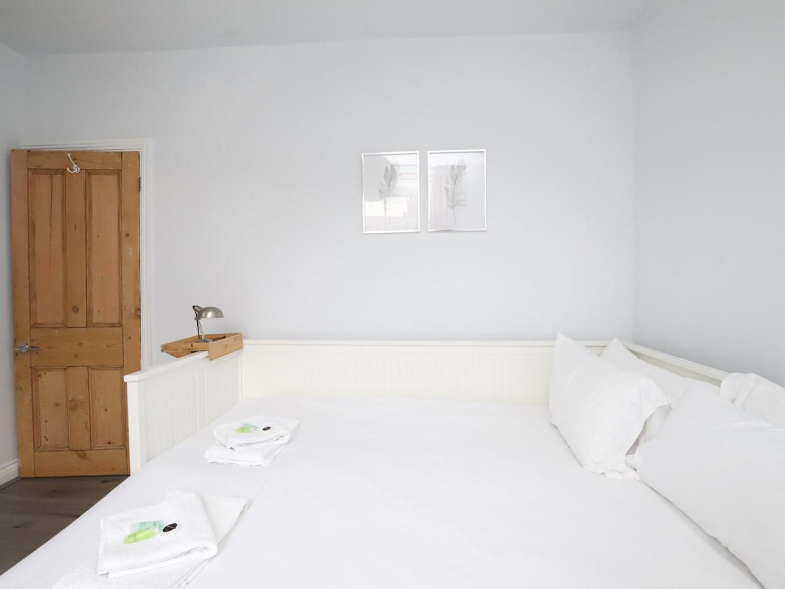 Sunny Victorian 2br Townhouse Pass The Keys Vakantiehuis