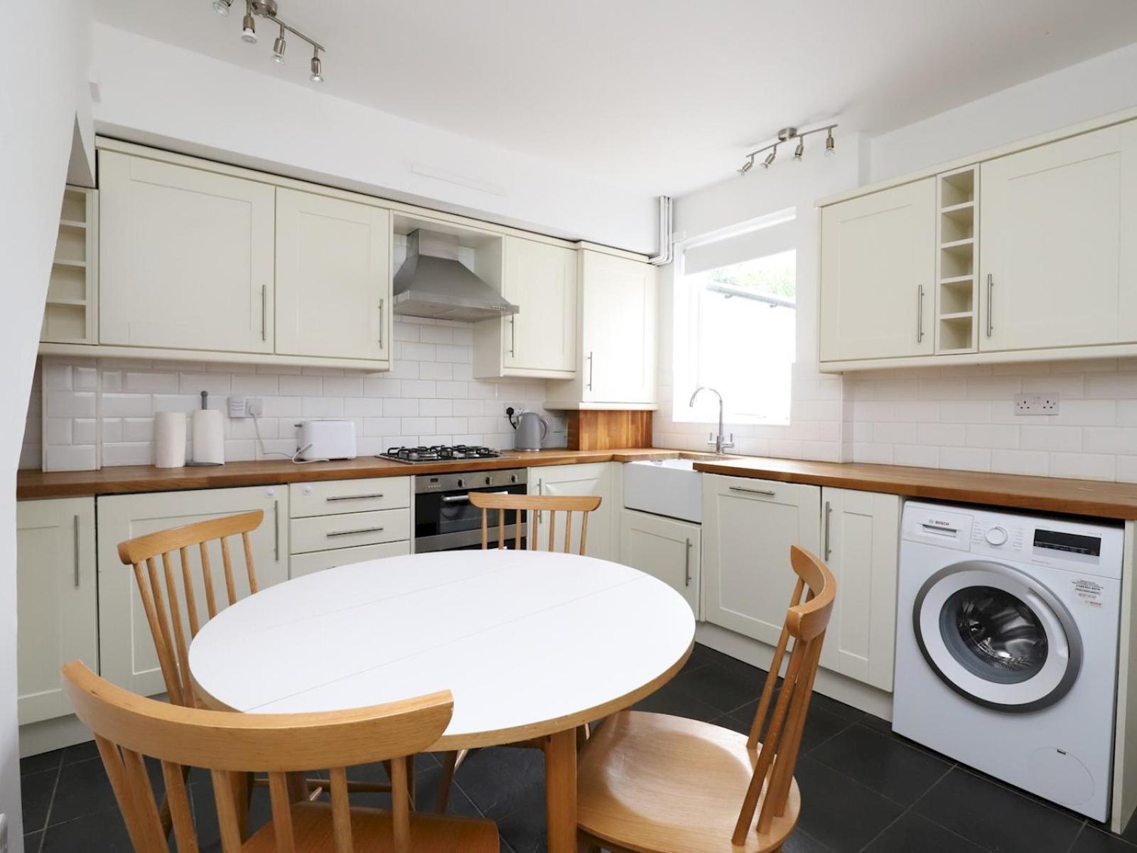 Sunny Victorian 2br Townhouse Pass The Keys *