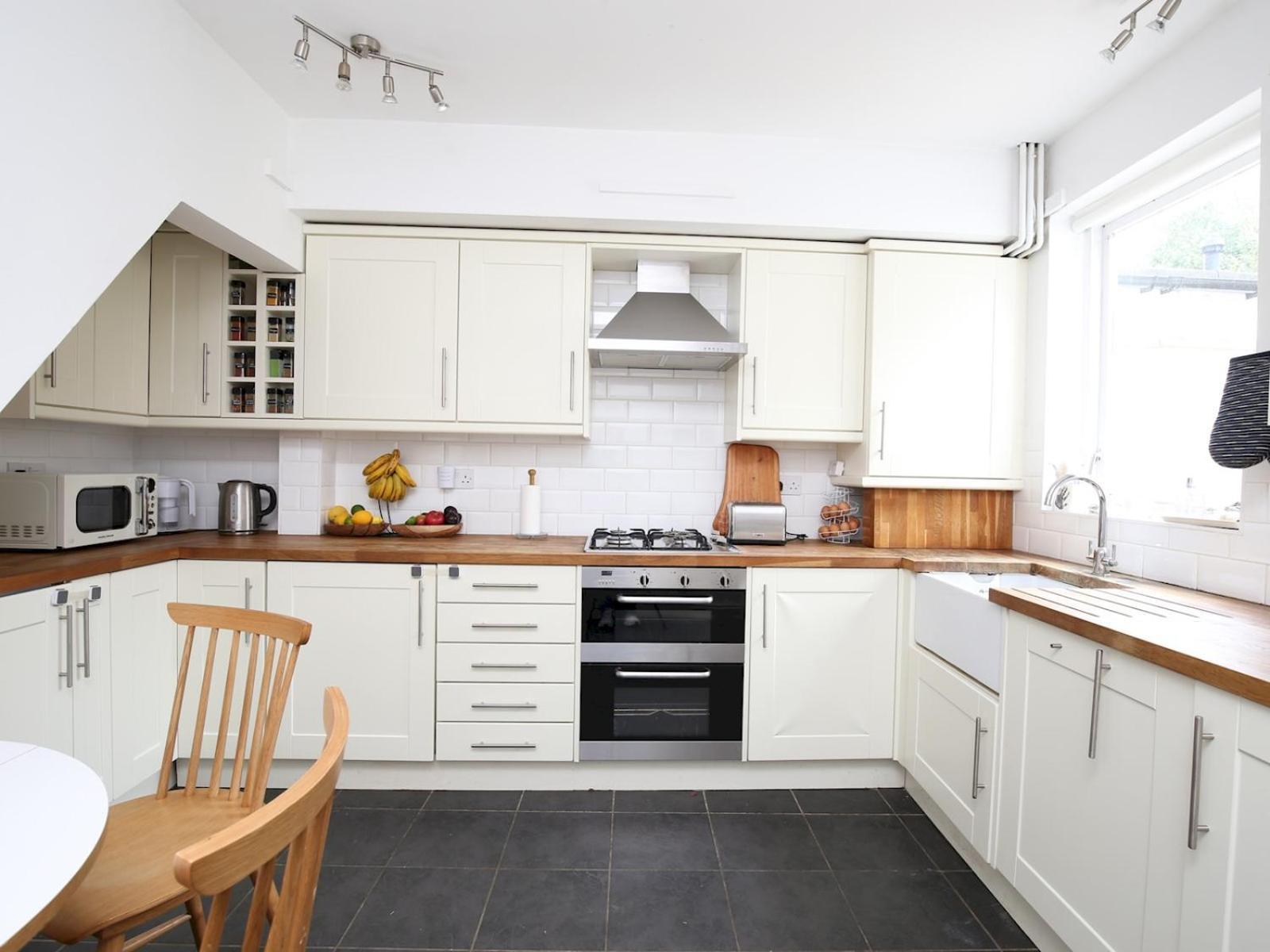 Sunny Victorian 2br Townhouse Pass The Keys *